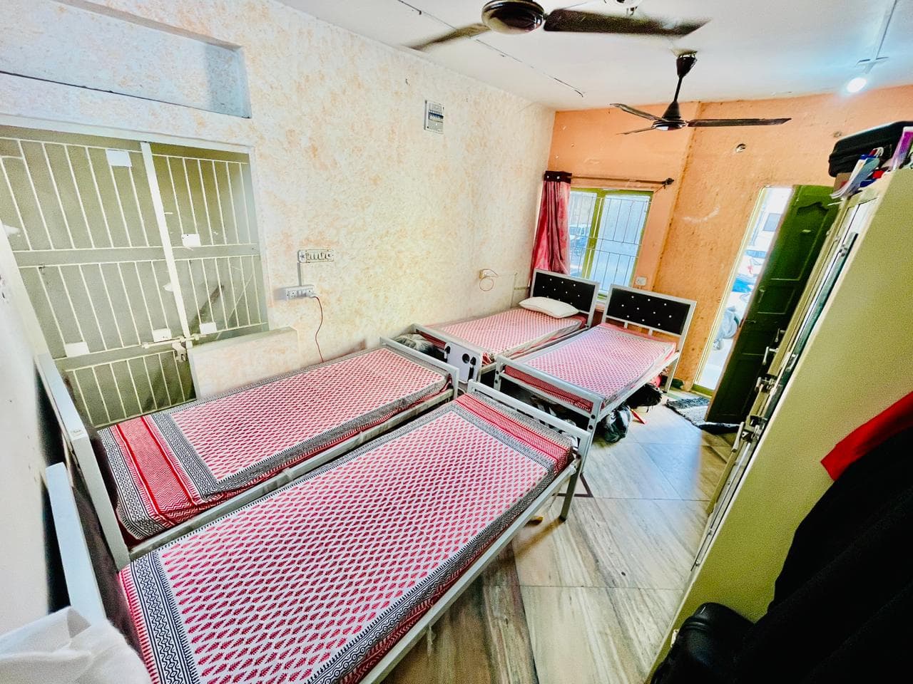 SHARING – QUADRUPLE (4)